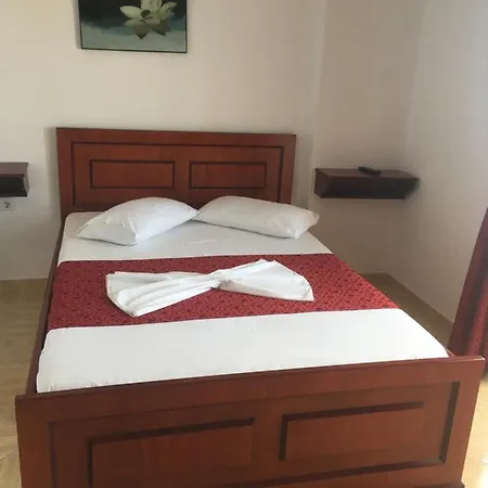 1 Hotel