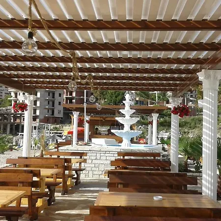 1 Hotel