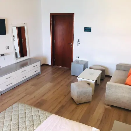 1 Hotel 4*
