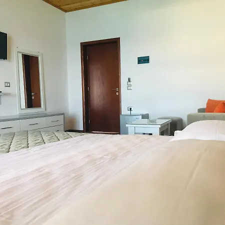 1 Hotel