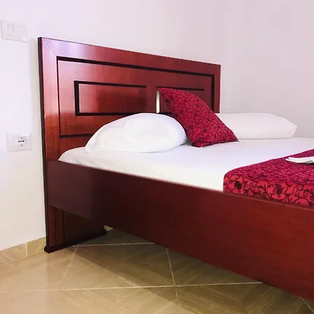 1 Hotel